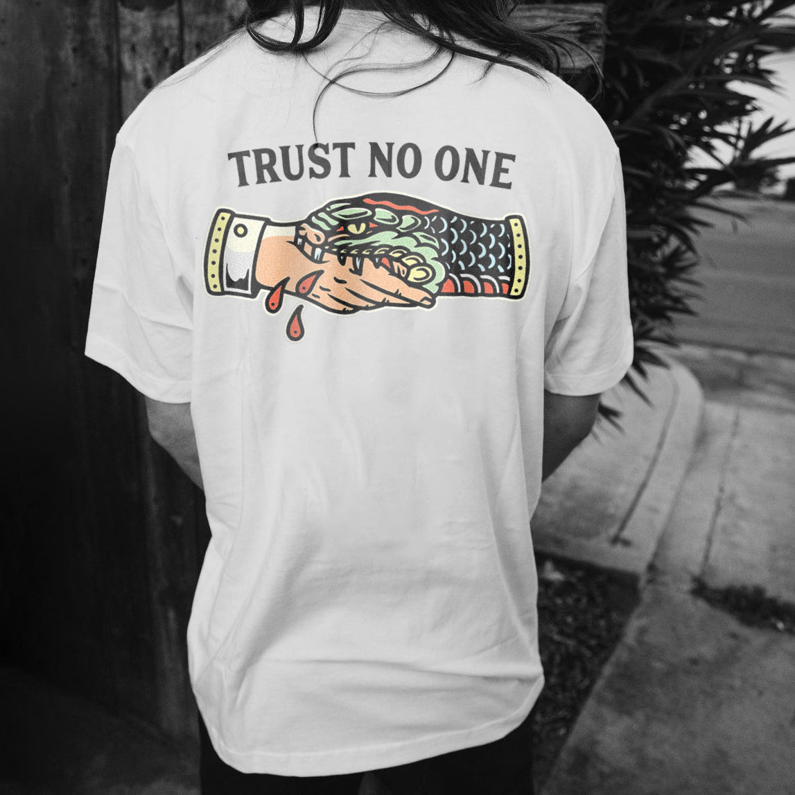 Trust no one snake designer fashion T-shirt